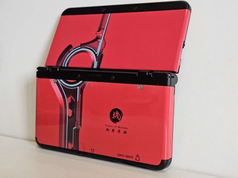 KONSOLA NEW NINTENDO 3DS EDYCJA XENOBLADE CHRONICLES + GRA + RYSIK + ETUI