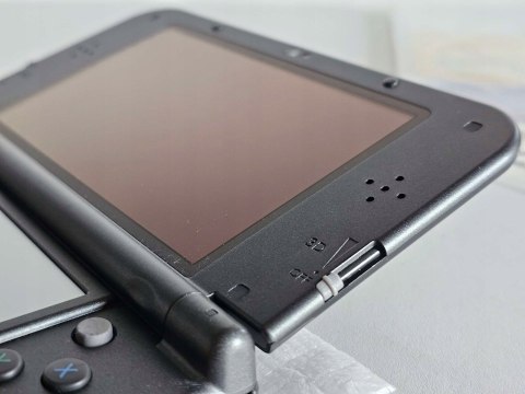 KONSOLA NEW NINTENDO 3DS XL CZARNA 2X IPS + ŁADOWARKA + RYSIK + PUDEŁKO