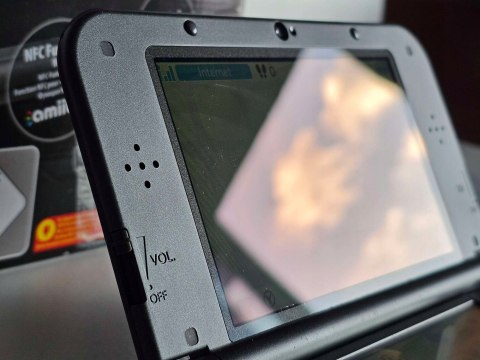 KONSOLA NEW NINTENDO 3DS XL CZARNA 2X IPS + ŁADOWARKA + RYSIK + PUDEŁKO