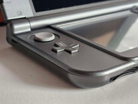 KONSOLA NEW NINTENDO 3DS XL CZARNA 2X IPS + ŁADOWARKA + RYSIK + PUDEŁKO