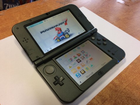 KONSOLA NEW NINTENDO 3DS XL CZARNA + ŁADOWARKA +RYSIK +ETUI + MARIO KART 7