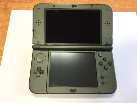 KONSOLA NEW NINTENDO 3DS XL CZARNA + ŁADOWARKA +RYSIK +ETUI + MARIO KART 7