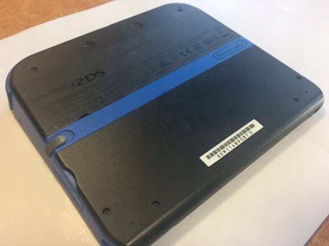 KONSOLA NINTENDO 2DS + RYSIK + USB + GRA MARIO KART 7 + ETUI