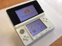KONSOLA NINTENDO 3DS BIAŁA + ŁADOWARKA + RYSIK + ETUI