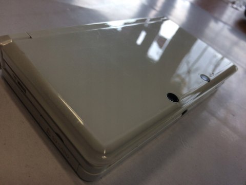 KONSOLA NINTENDO 3DS BIAŁA + ŁADOWARKA + RYSIK + ETUI