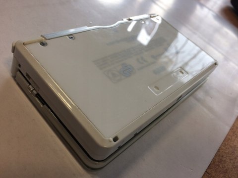 KONSOLA NINTENDO 3DS BIAŁA + ŁADOWARKA + RYSIK + ETUI