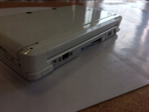 KONSOLA NINTENDO 3DS BIAŁA + ŁADOWARKA + RYSIK + ETUI