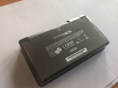 KONSOLA NINTENDO 3DS CZARNA + ŁADOWARKA + RYSIK