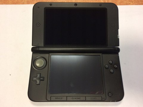 KONSOLA NINTENDO 3DS XL SREBRNO-CZARNA + RYSIK + MARIO KART 7