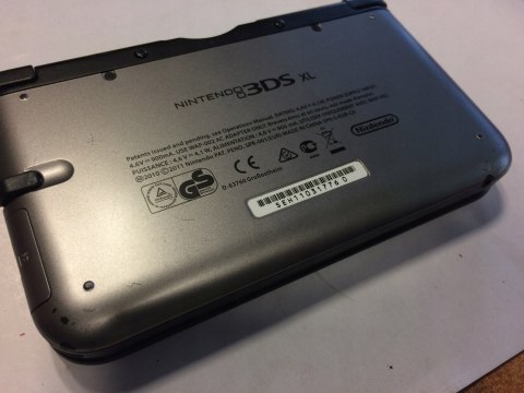 KONSOLA NINTENDO 3DS XL SREBRNO-CZARNA + RYSIK + MARIO KART 7