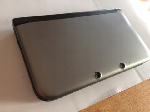 KONSOLA NINTENDO 3DS XL SREBRNO-CZARNA + RYSIK + POKEMON ALPHA SAPPHIRE