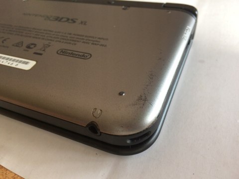 KONSOLA NINTENDO 3DS XL SREBRNO-CZARNA + RYSIK + POKEMON ALPHA SAPPHIRE