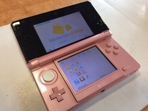 KONSOLA NINTENDO 3DS RÓŻOWA + ŁADOWARKA + PUDEŁKO