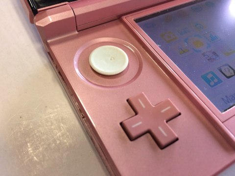 KONSOLA NINTENDO 3DS RÓŻOWA + ŁADOWARKA + PUDEŁKO