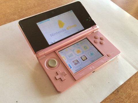 KONSOLA NINTENDO 3DS RÓŻOWA + ŁADOWARKA + RYSIK + PUDEŁKO + DOCK