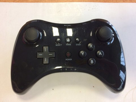 KONSOLA NINTENDO WII U 32GB + GAMEPAD + GRA MARIO KART 8 + PRO CONTROLLER