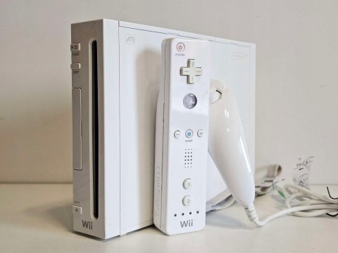 KONSOLA NINTENDO WII + WII REMOTE + NUNCHUCK + ZASILACZ (BRAK KABLA AV)