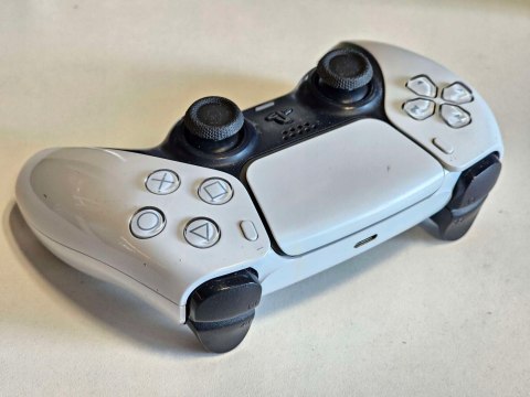 KONSOLA SONY PLAYSTATION 5 Z NAPĘDEM BLU-RAY + PAD + 3 GRY