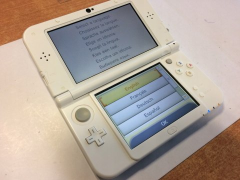 ŁADNA KONSOLA NEW NINTENDO 3DS XL BIAŁA + ETUI PIKACHU + ŁADOWARKA + RYSIK