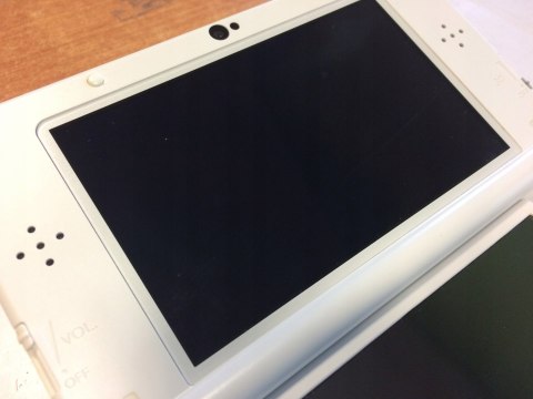 ŁADNA KONSOLA NEW NINTENDO 3DS XL BIAŁA + ETUI PIKACHU + ŁADOWARKA + RYSIK