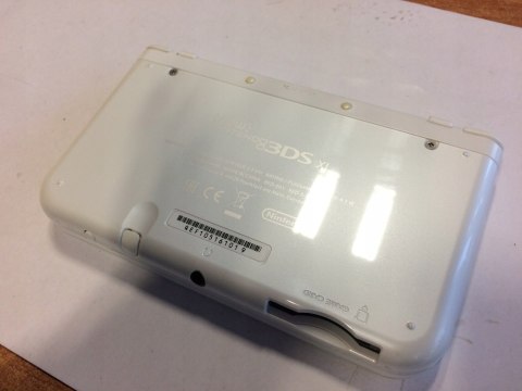 ŁADNA KONSOLA NEW NINTENDO 3DS XL BIAŁA + ETUI PIKACHU + ŁADOWARKA + RYSIK