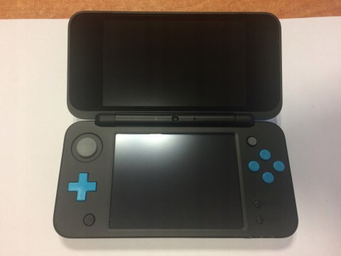 ZADBANA KONSOLA NEW NINTENDO 2DS XL NIEBIESKO-CZARNA + ETUI MARIO + RYSIK
