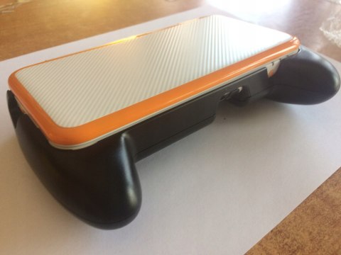 KONSOLA NEW NINTENDO 2DS XL BIAŁO-POMARAŃCZKOWA + USB + RYSIK