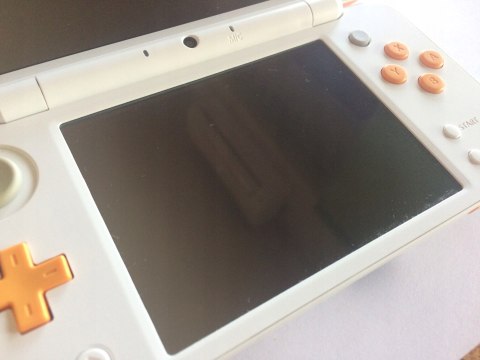 KONSOLA NEW NINTENDO 2DS XL BIAŁO-POMARAŃCZOWA + ŁADOWARKA +RYSIK + PUDEŁKO