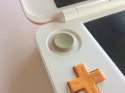 KONSOLA NEW NINTENDO 2DS XL BIAŁO-POMARAŃCZOWA + ŁADOWARKA +RYSIK + PUDEŁKO