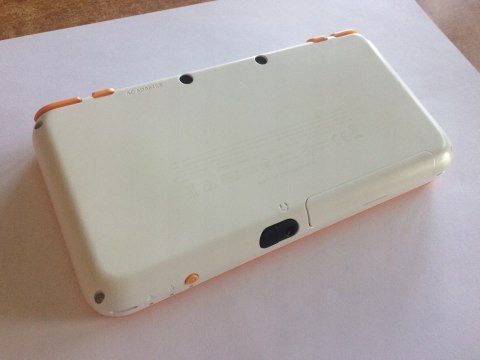 KONSOLA NEW NINTENDO 2DS XL BIAŁO-POMARAŃCZOWA + ŁADOWARKA +RYSIK + PUDEŁKO