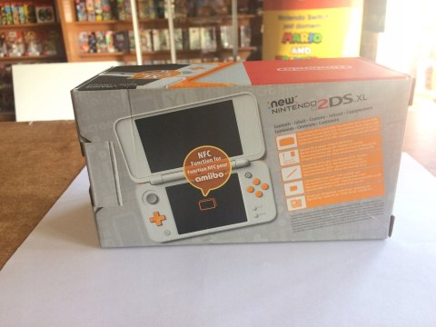 KONSOLA NEW NINTENDO 2DS XL BIAŁO-POMARAŃCZOWA + ŁADOWARKA +RYSIK + PUDEŁKO