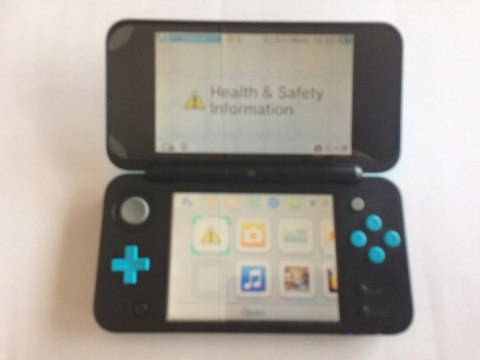 KONSOLA NEW NINTENDO 2DS XL NIEBIESKO-CZARNA + ŁADOWARKA + PUDEŁKO