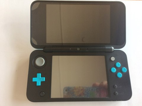 KONSOLA NEW NINTENDO 2DS XL NIEBIESKO-CZARNA + ŁADOWARKA + PUDEŁKO