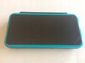 KONSOLA NEW NINTENDO 2DS XL NIEBIESKO-CZARNA + ŁADOWARKA + PUDEŁKO