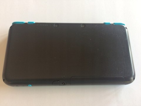 KONSOLA NEW NINTENDO 2DS XL NIEBIESKO-CZARNA + ŁADOWARKA + PUDEŁKO