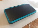 KONSOLA NEW NINTENDO 2DS XL NIEBIESKO-CZARNA + ŁADOWARKA + RYSIK