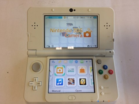 KONSOLA NEW NINTENDO 3DS BIAŁA + ŁADOWARKA + RYSIK