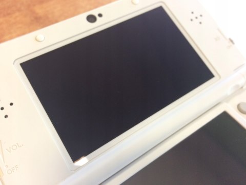 KONSOLA NEW NINTENDO 3DS BIAŁA + ŁADOWARKA + RYSIK