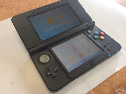 KONSOLA NEW NINTENDO 3DS CZARNA + KARTA PAMIĘCI + USB