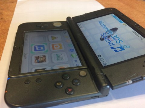 KONSOLA NEW NINTENDO 3DS XL CZARNA + ŁADOWARKA + RYSIK + KARTA PAM