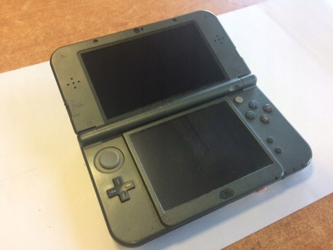 KONSOLA NEW NINTENDO 3DS XL CZARNA + ŁADOWARKA + RYSIK + KARTA PAM