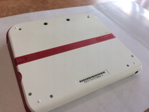 KONSOLA NINTENDO 2DS + KARTA PAMIĘCI + ŁADOWARKA + RYSIK