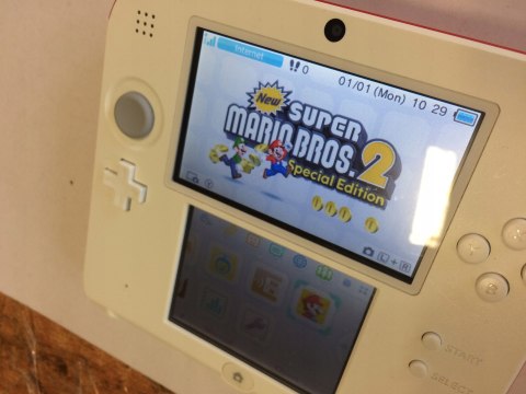 KONSOLA NINTENDO 2DS + ŁADOWARKA + RYSIK + GRA NEW SUPER MARIO 2 SPECIAL ED