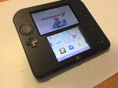 KONSOLA NINTENDO 2DS + RYSIK + USB + GRA MARIO KART 7