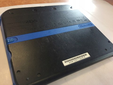 KONSOLA NINTENDO 2DS + RYSIK + USB + GRA MARIO KART 7