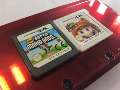 KONSOLA NINTENDO 3DS CZERWONA + 2 GRY MARIO + ŁADOWARKA