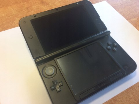 KONSOLA NINTENDO 3DS XL NIEBIESKA + ŁADOWARKA + RYSIK + PUDEŁKO