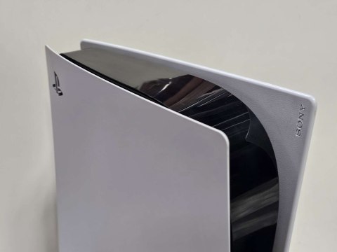 KONSOLA SONY PLAYSTATION 5 825GB Z NAPĘDEM BLU-RAY + ŚLICZNY PAD + 5 GIER