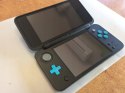 ŁADNA KONSOLA NEW NINTENDO 2DS XL NIEBIESKO-CZARNA W PUDEŁKU Z ŁADOWARKĄĄĄĄ