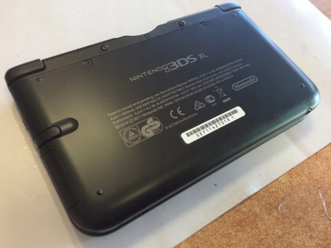 ZADBANA KONSOLA NINTENDO 3DS XL W KOLORZE CZARNYM + RYSIK + USB + PUDEŁKO